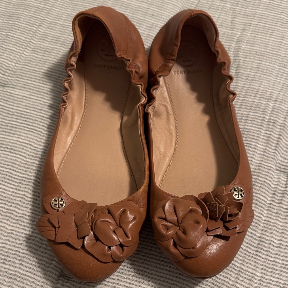 Tory Burch Tan Leather Floral Flats size 7.5